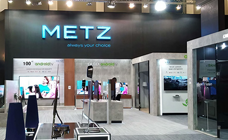 METZ blue, nowa globalna marka produkowana przez Metz w Niemczech, wprowadza na rynek serial telewizyjny z wykorzystaniem sztucznej inteligencji i cieszy się dużym powodzeniem w Europie, Indiach i Hongkongu po zdobyciu nagrody IFA Product Technical Innovation Award